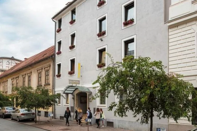 Hotel Mrak
