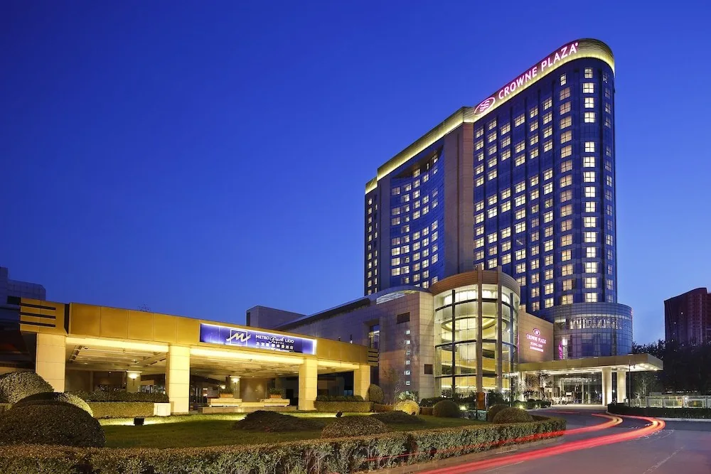 نمای ساختمان هتل Crowne Plaza Beijing Lido